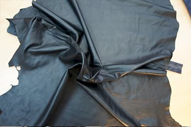 Черная глянцевая кожа КРС. Казахстан. Купить в Астане в Ателье Золотое Руно