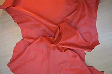 Красная глянцевая кожа Козы. Турция. Купить в Астане в Ателье Золотое Руно